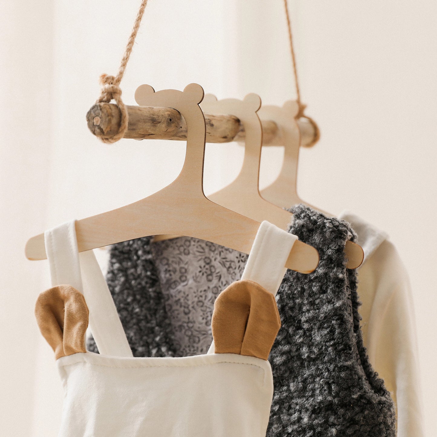 WOODEN ANIMAL SHAPE HANGERS
