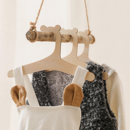 WOODEN ANIMAL SHAPE HANGERS