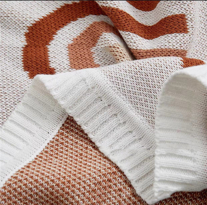 SCANDI STYLE KNITTED BLANKET