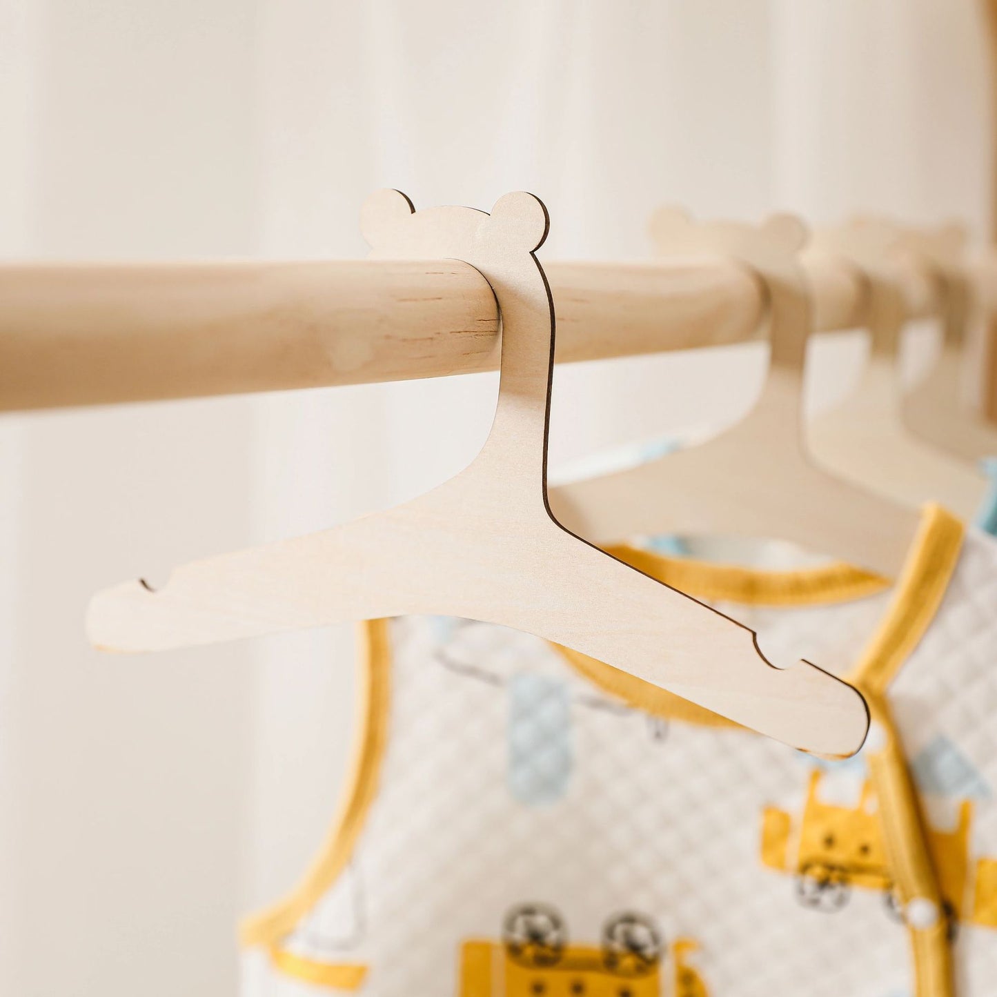 WOODEN ANIMAL SHAPE HANGERS